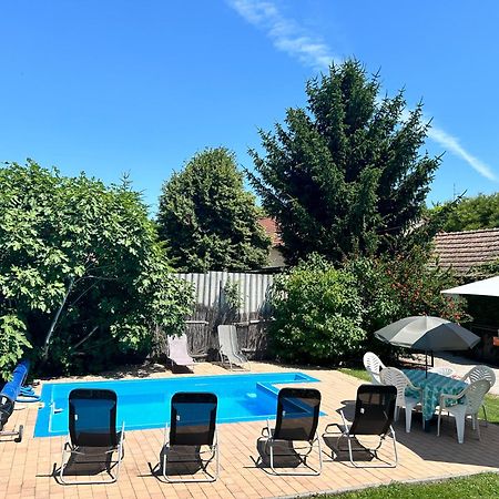 Lellei Pihenohaz Balatonlelle Villa Luaran gambar