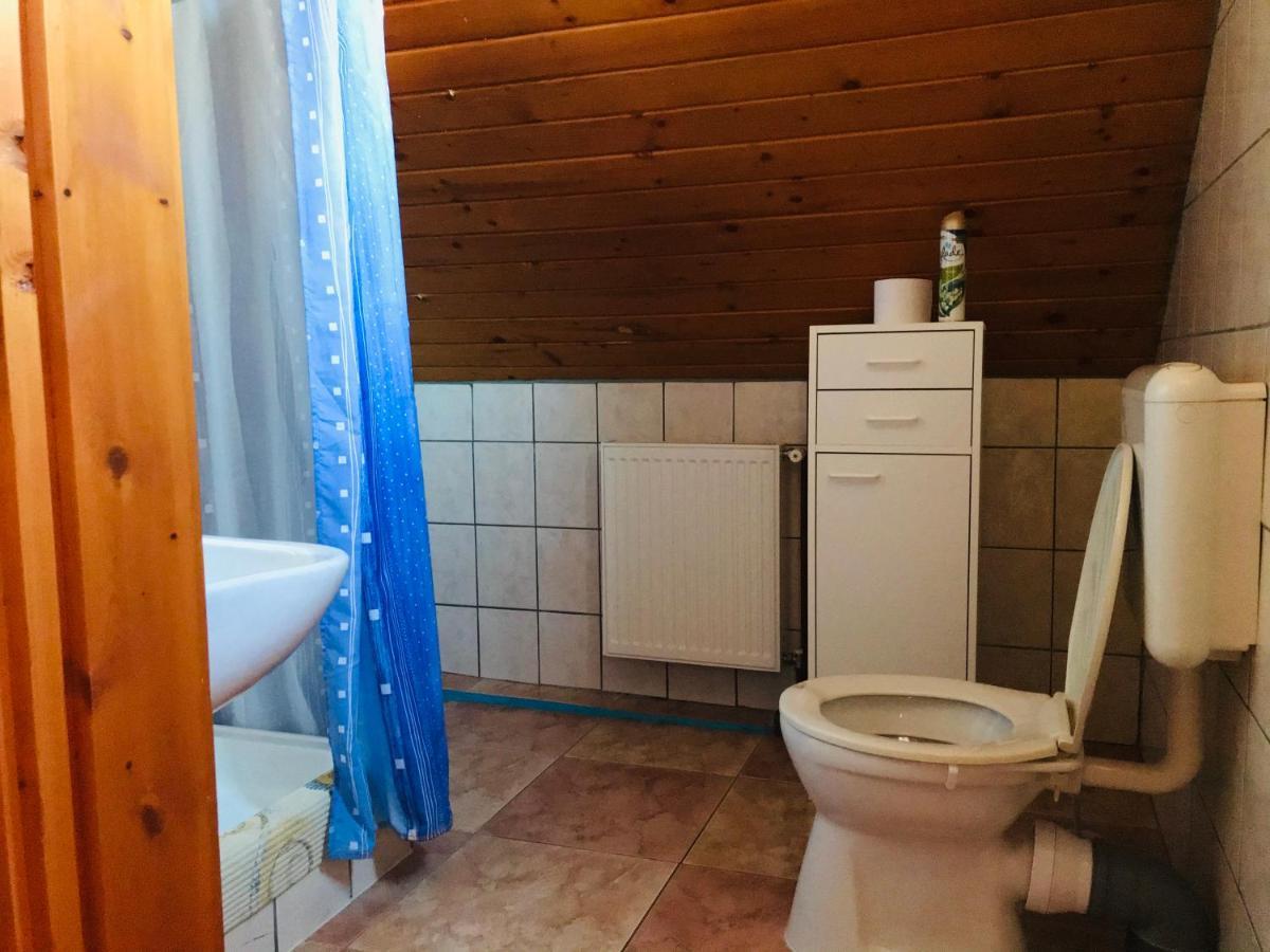 Lellei Pihenohaz Balatonlelle Villa Luaran gambar