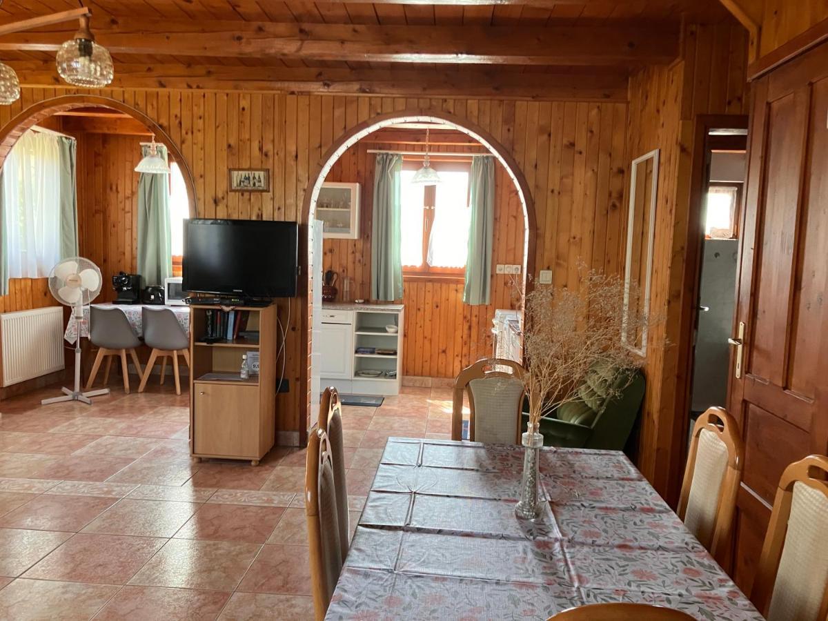 Lellei Pihenohaz Balatonlelle Villa Luaran gambar