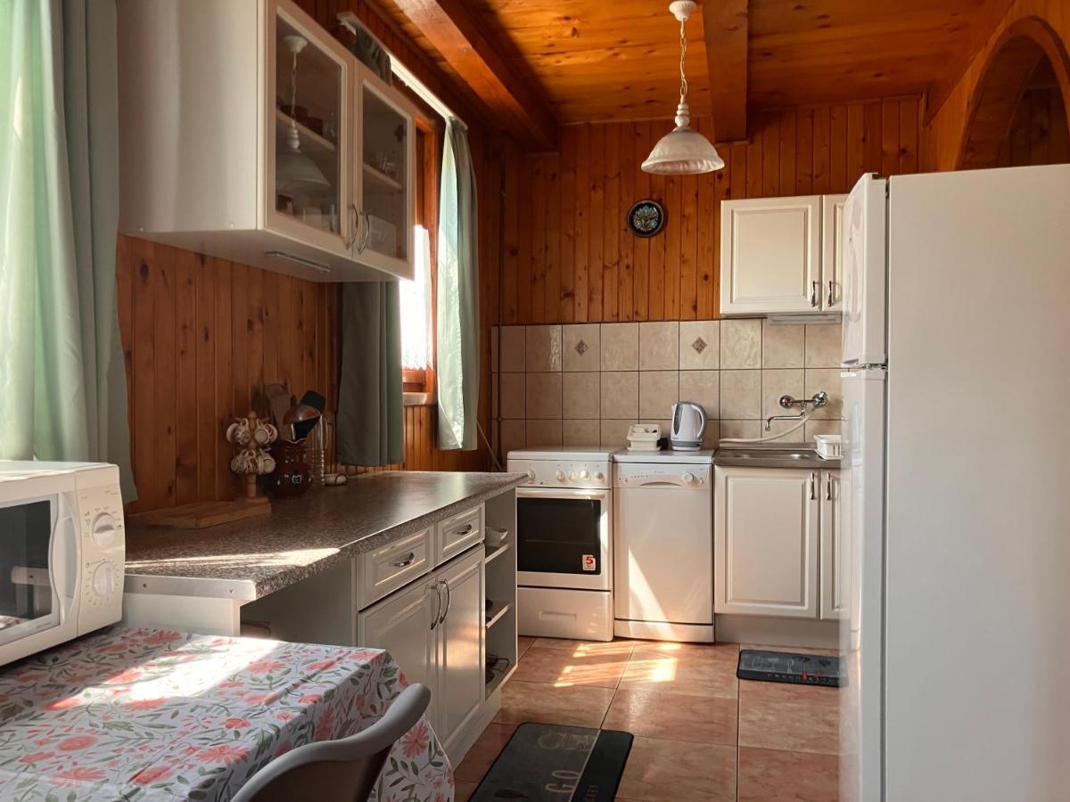 Lellei Pihenohaz Balatonlelle Villa Luaran gambar