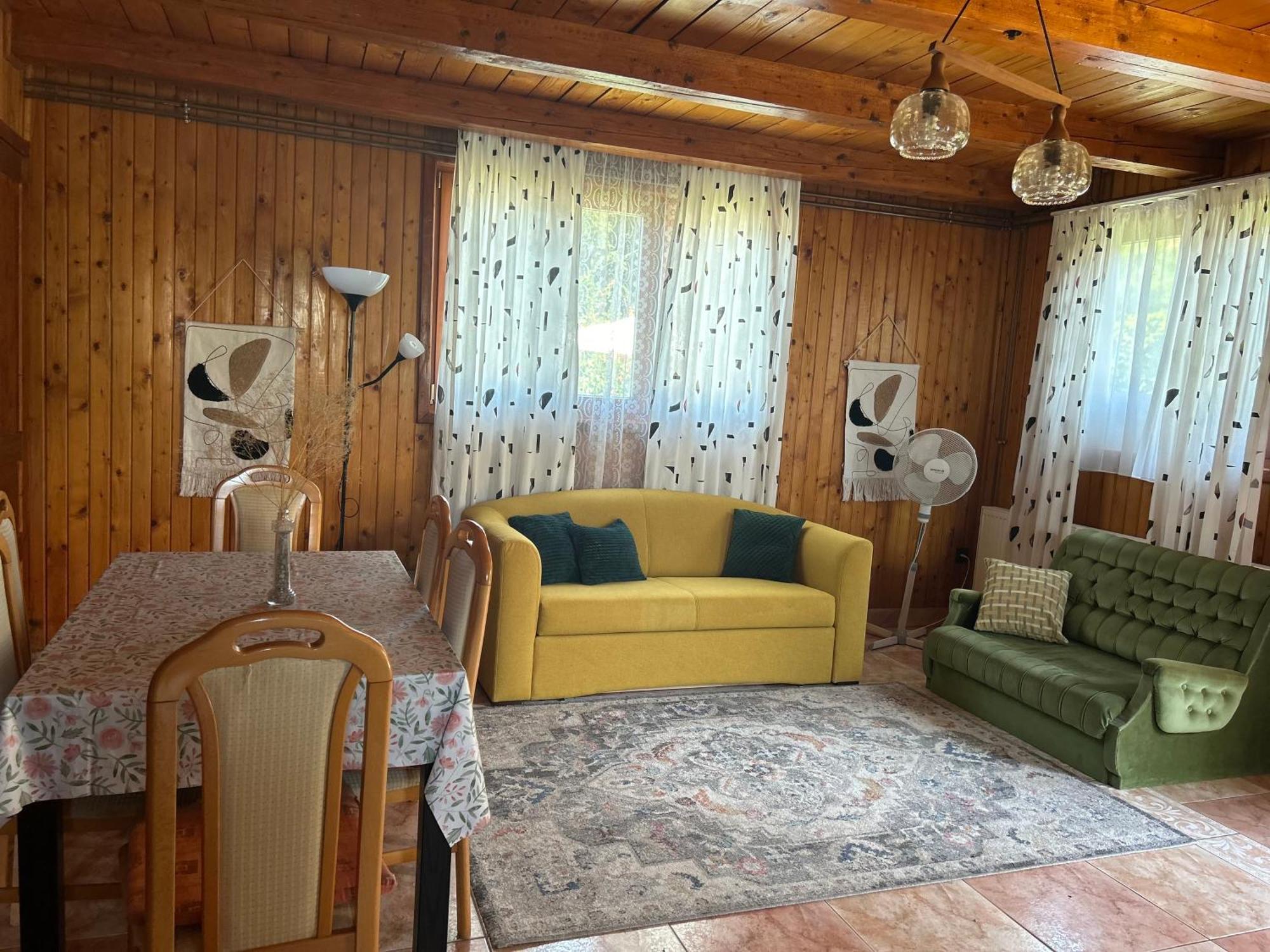 Lellei Pihenohaz Balatonlelle Villa Luaran gambar