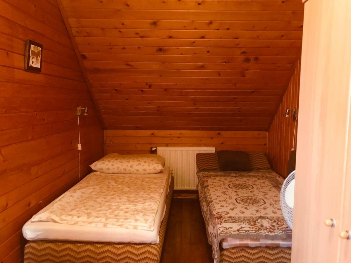 Lellei Pihenohaz Balatonlelle Villa Luaran gambar